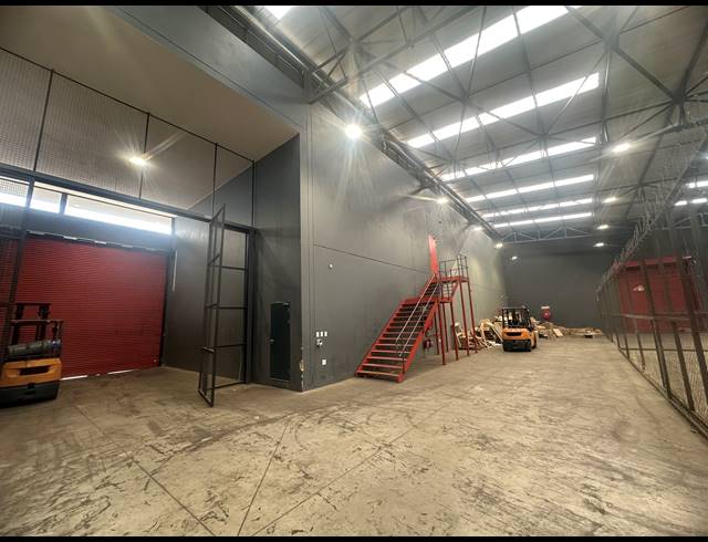 2,344M² WAREHOUSE FOR SALE IN JET PARK
